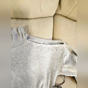 NWT Vince Camuto S Winter Blouse, soft and bedazzled on the one open shoulder